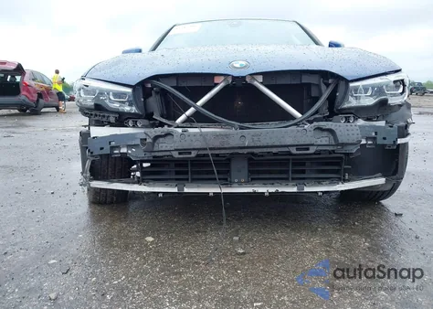 2021 BMW 330I xDrive z USA, uszkodzony, nr VIN 3MW5R7J04M8B97542